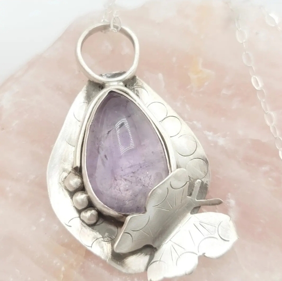 AMETHYST BUTTERFLY PENDANT WITH STERLING CHAIN MADE IN .925 STERLING SILVER - Picture 1 of 5